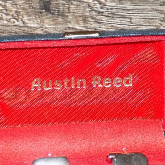 Austin Reed Cufflinks Mens OS Silver Rectangular Toggle Back Boxed Set - Picture 2 of 3